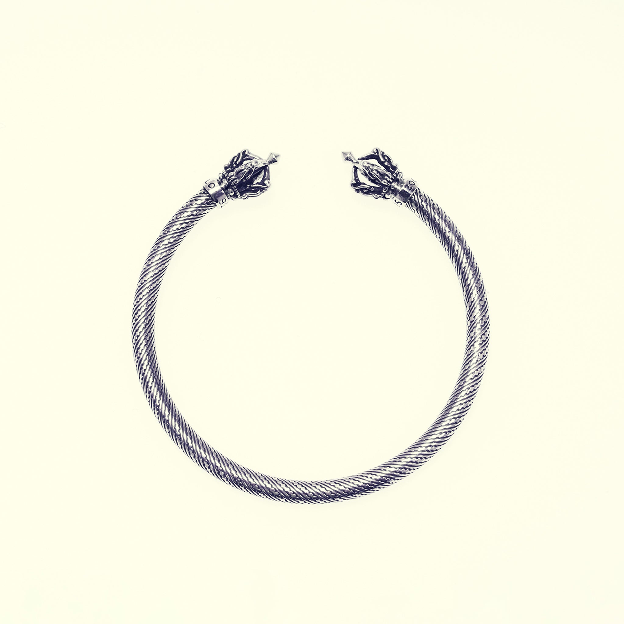 ソカロ　ドージェ　ツイスト　バングル Dorje Twist Bangle : (S)｜ドージェ・ツイスト・バングル : (S