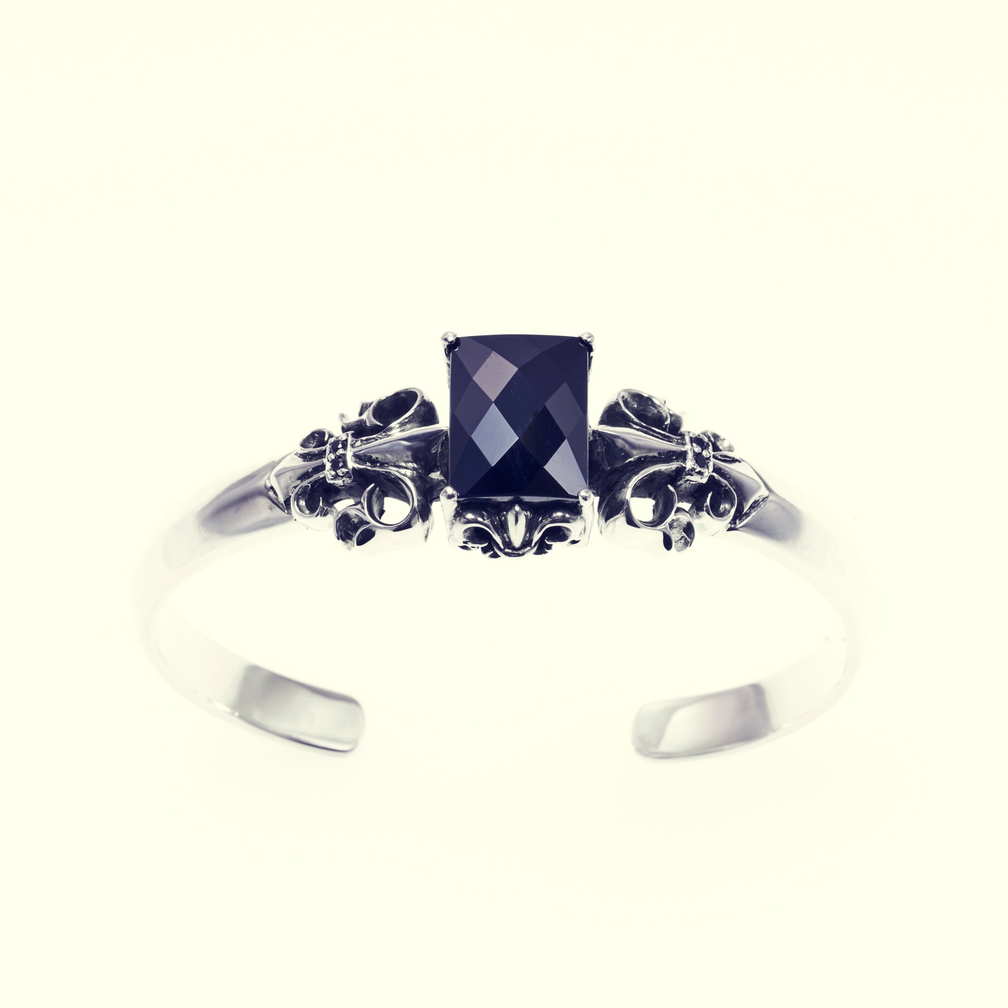 Fleur de lis Bangle : Black CZ｜フルール・ド・リス・バングル