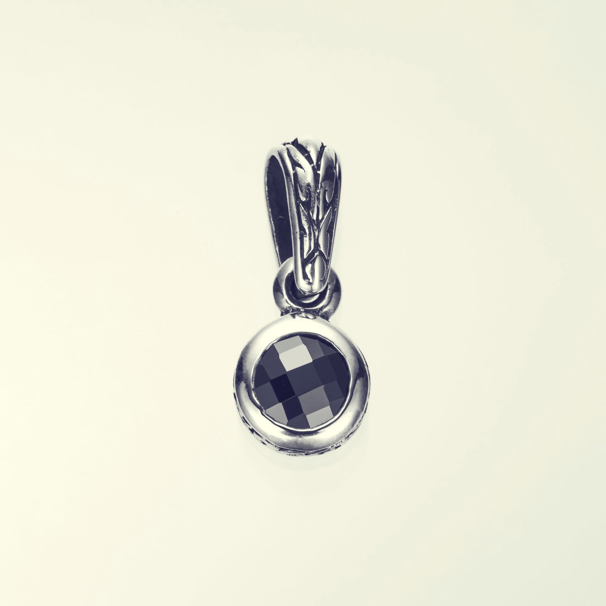 Jeweled Ivy Round Pendant : L (Black CZ)｜ジュエルド・アイビー 