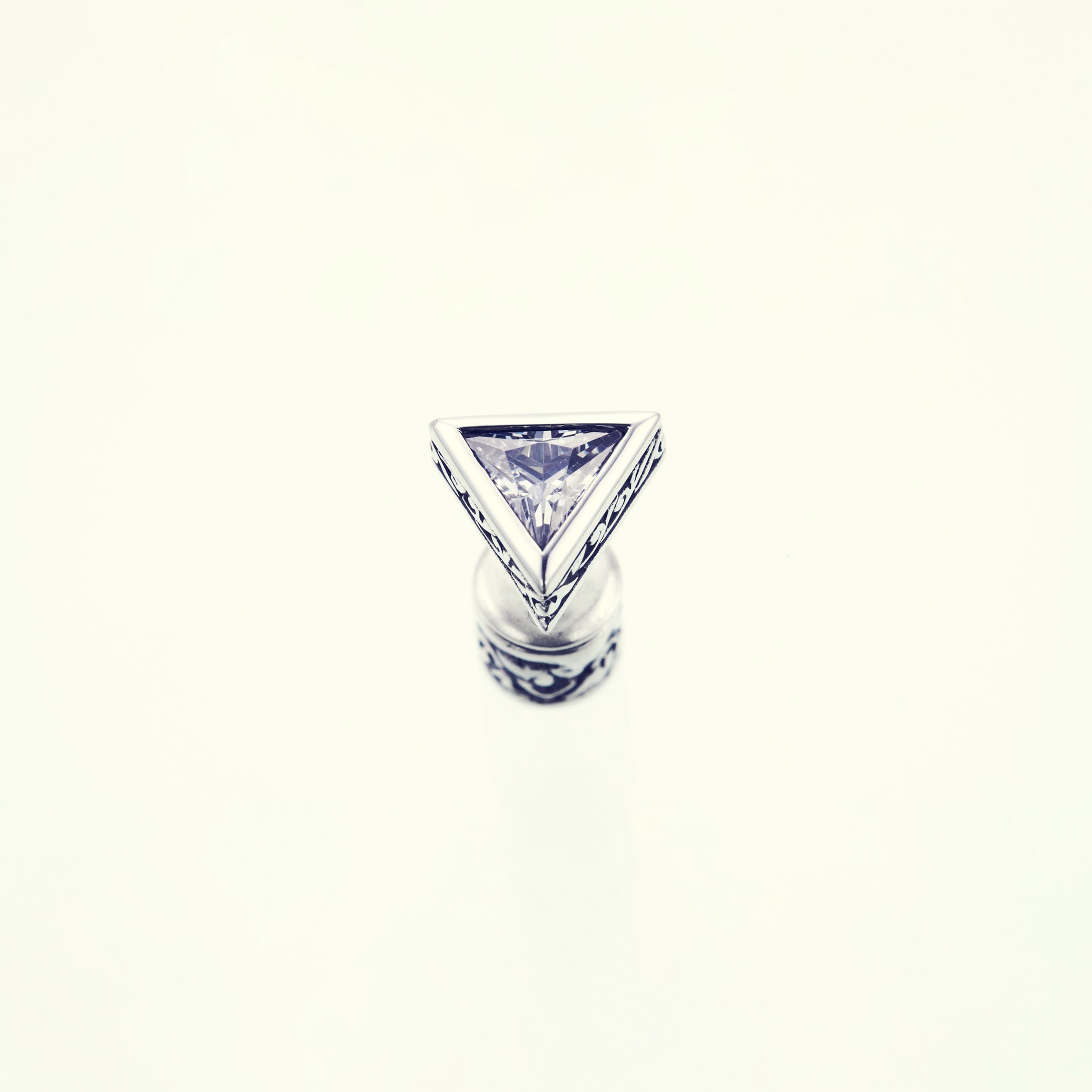 Jeweled Ivy Triangle Stud : White CZ｜ZOCALO（ソカロ）JAPAN