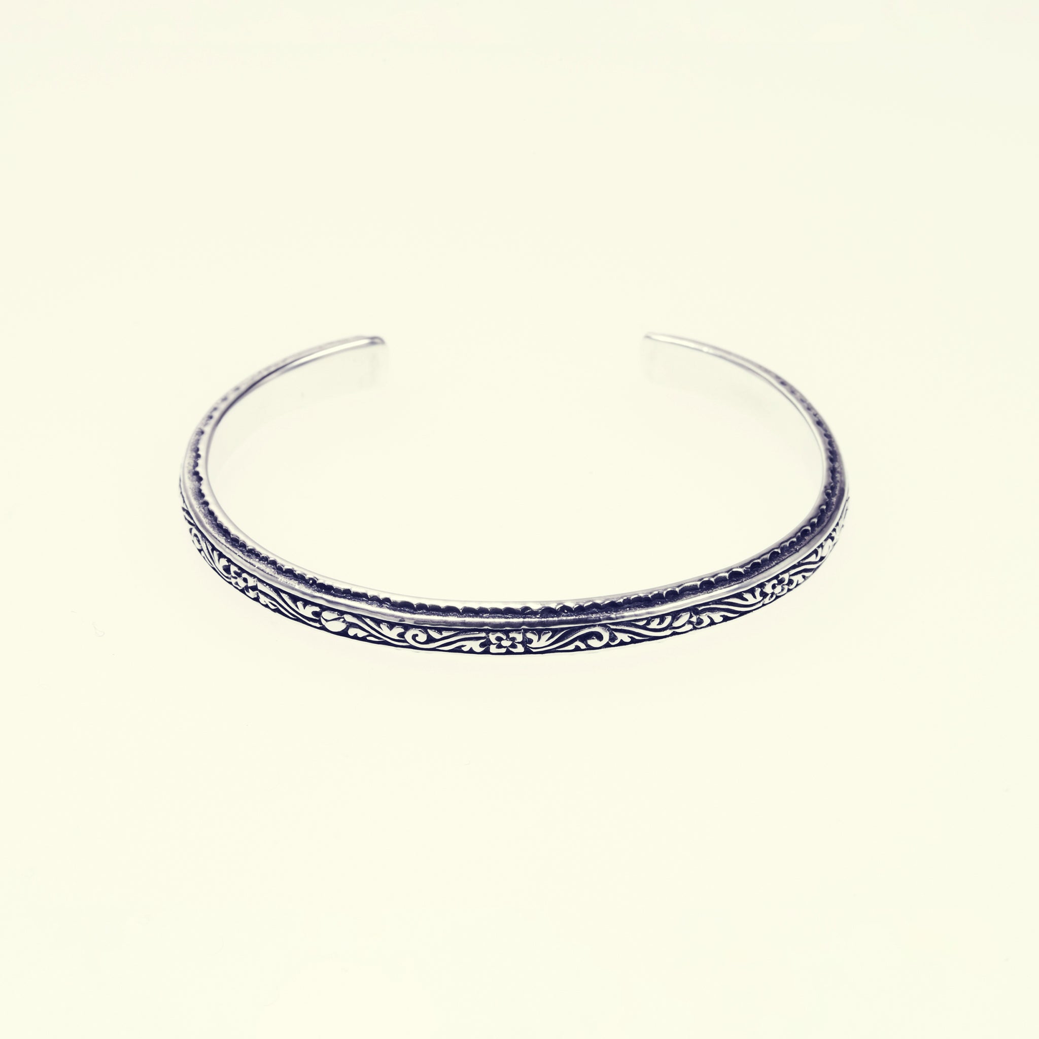 ZOCALOアイビーナロウハングル Narrow Ivy Bangle (S) (Antique Finish) – ZOCALO JAPAN