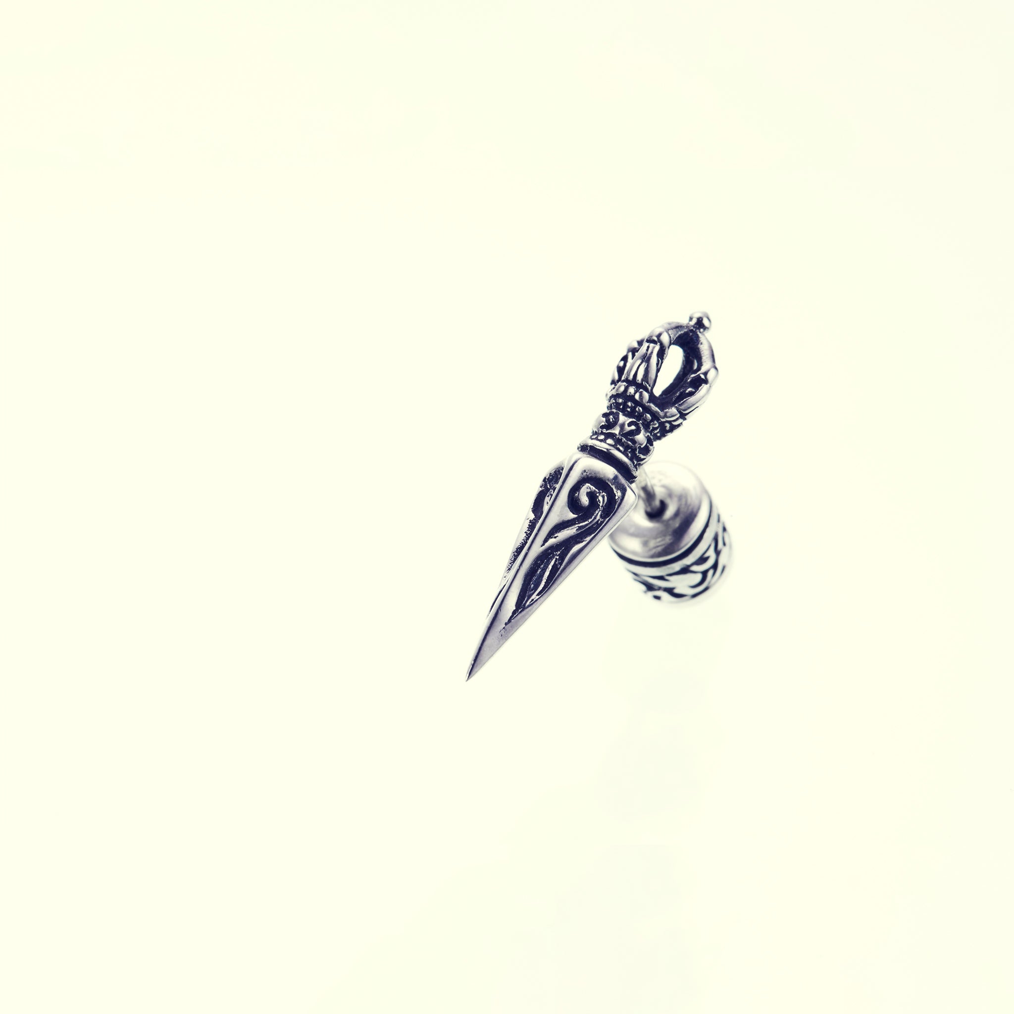 Dagger Dorje Ear Stud｜ダガー・ドージェ・ピアス – ZOCALO