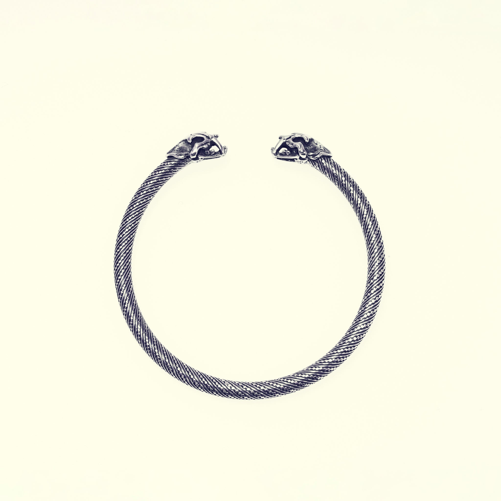 ソカロ サーベルタイガー ツイスト バングル Saber Toothed Tiger Twist Bangle (S)｜サーベルタイガー・ツイスト