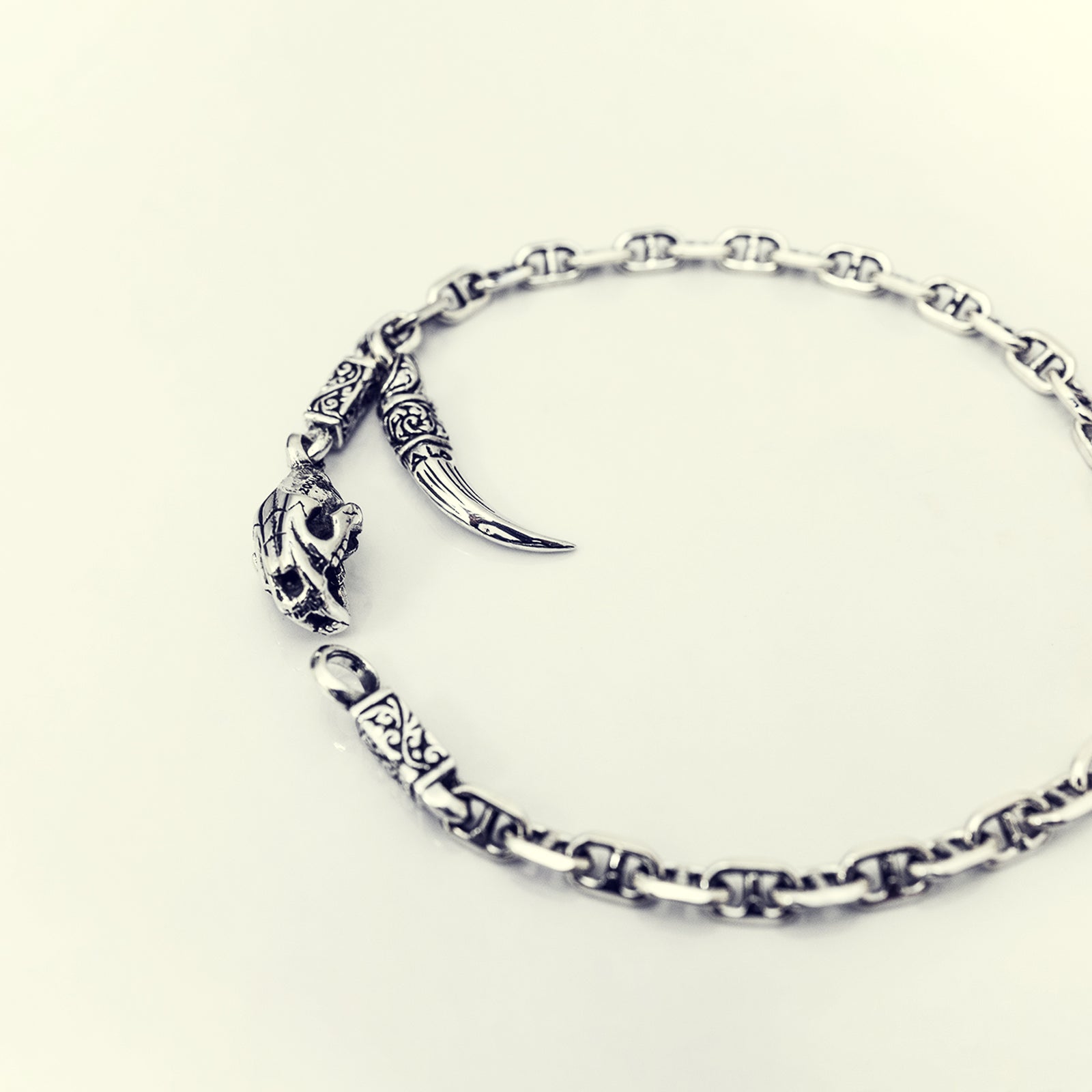 Saber Toothed Tiger Facing Bracelet : S (20cm)｜サーベル
