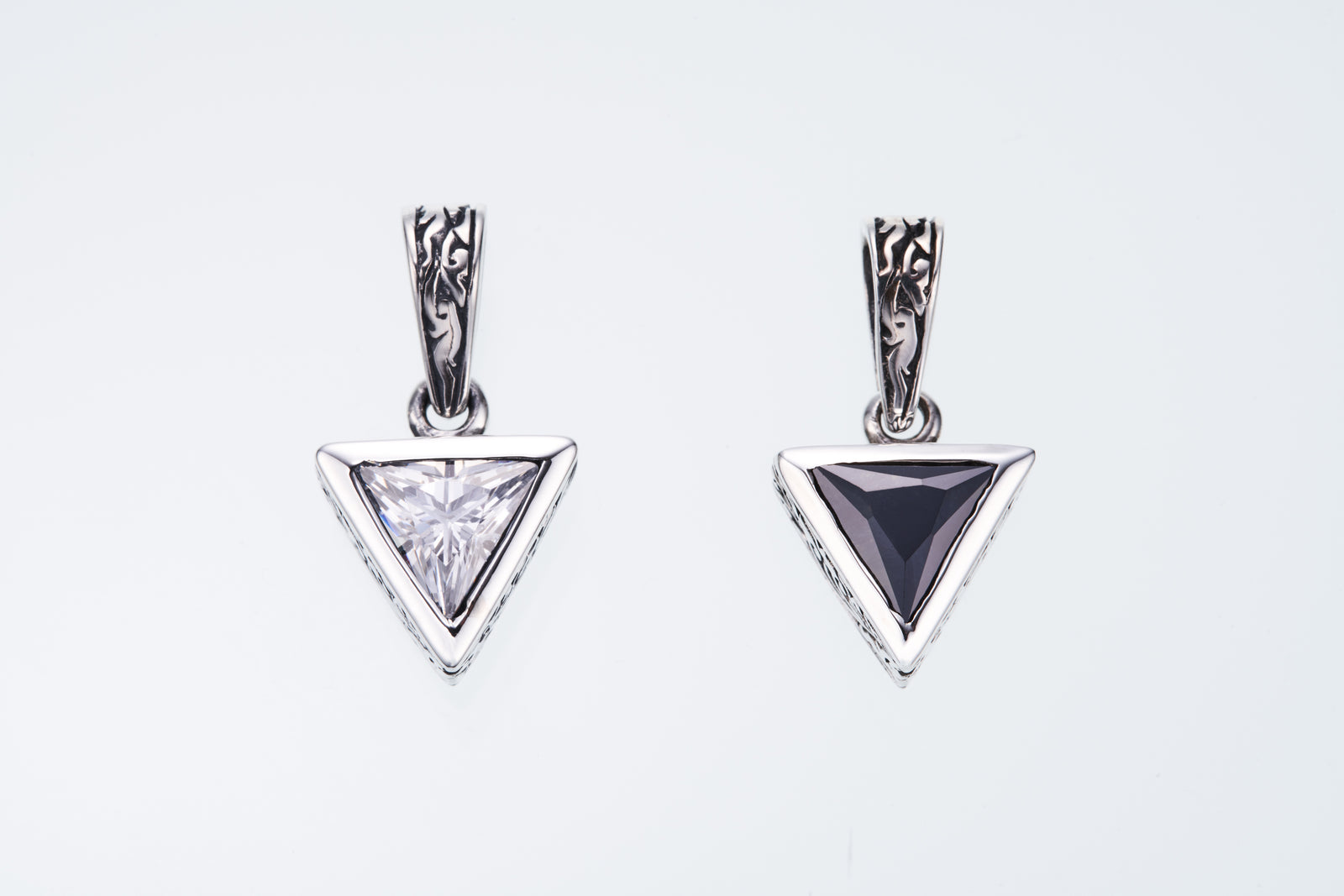 Jeweled Ivy Triangle Pendant : (Black CZ)｜Jeweled Ivy Triangle 