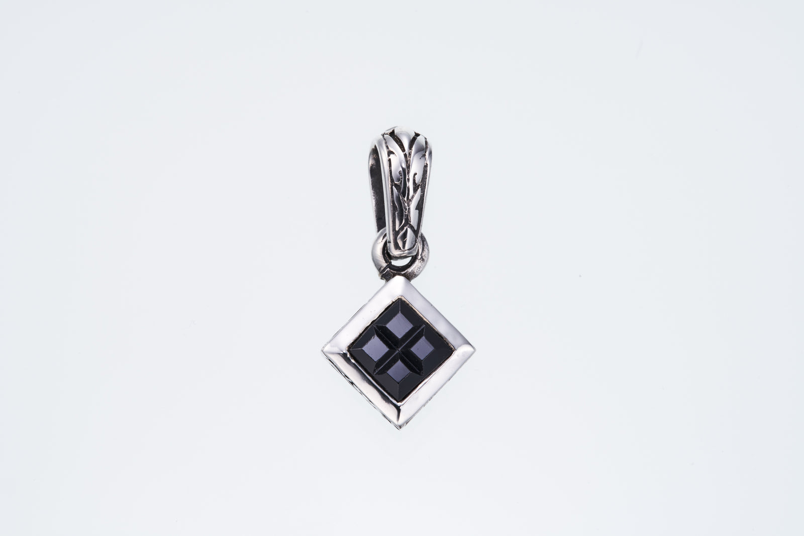 Jeweled Ivy Square Pendant : L (Black CZ)｜ジュエルド・アイビー