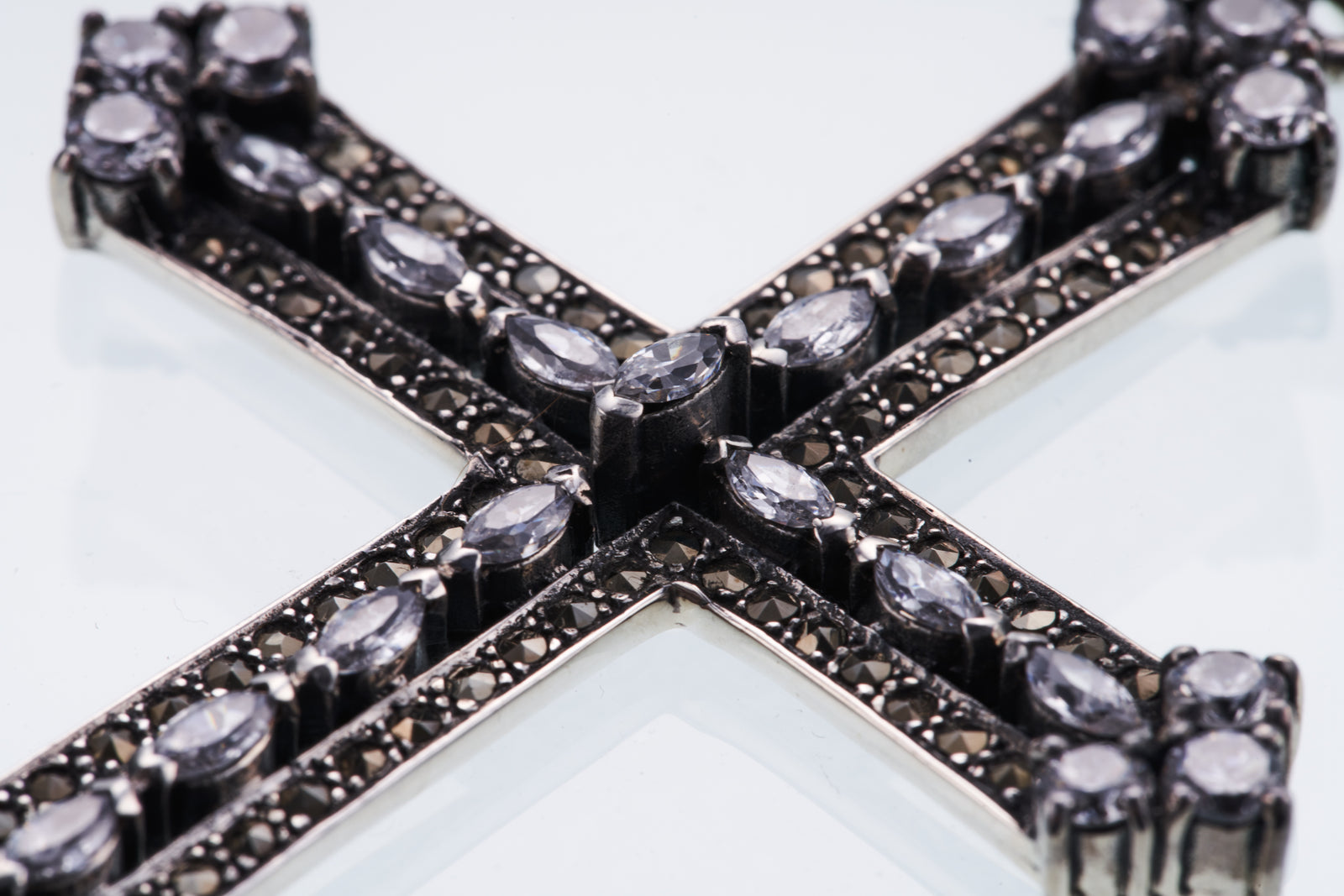 Marcasite Cross Pendant : M (White CZ)｜マーカサイトクロス