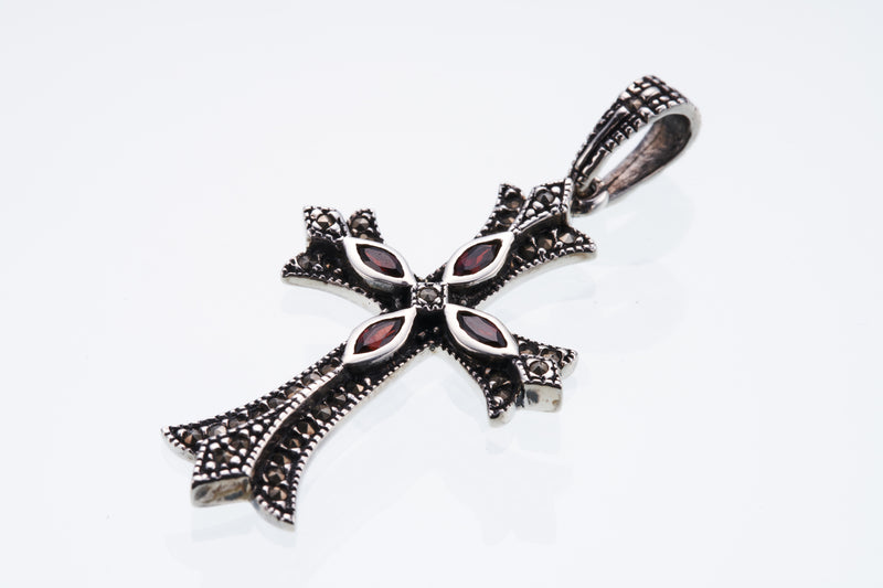 Cross on Cross Pendant : S (Garnet)｜マーカサイト・クロス・オン