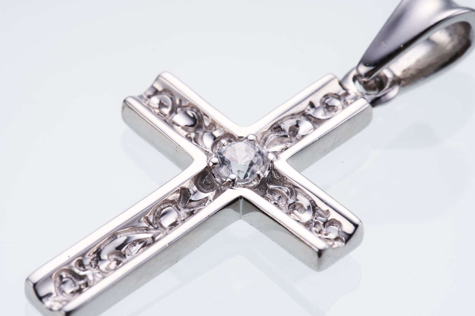 Trench Cross Pendant : M (White Finish)｜トレンチ・クロス