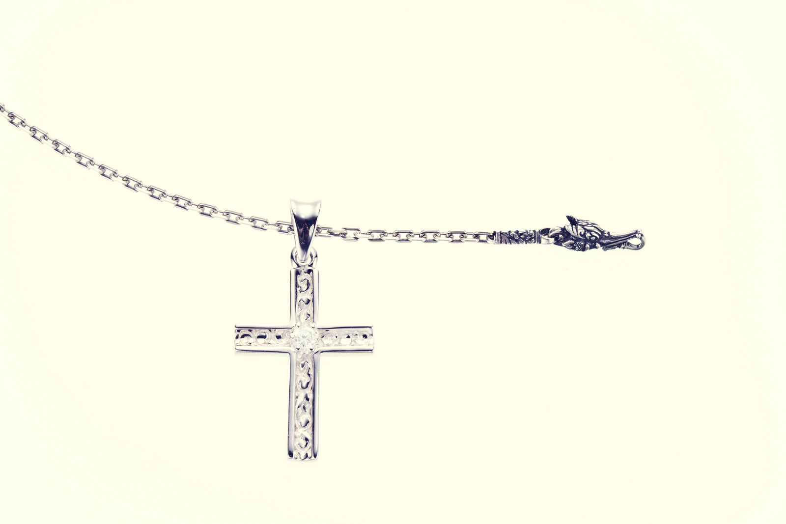 Trench Cross Pendant : M (White Finish)｜トレンチ・クロス