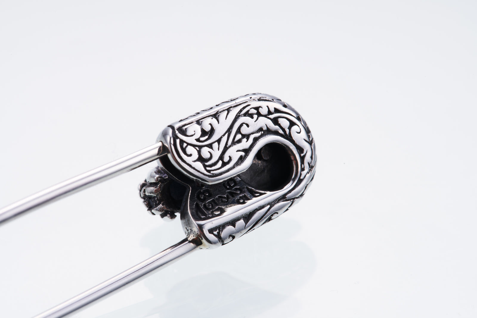 Saber Toothed Tiger Pin｜サーベルタイガー・ピン – ZOCALO JAPAN