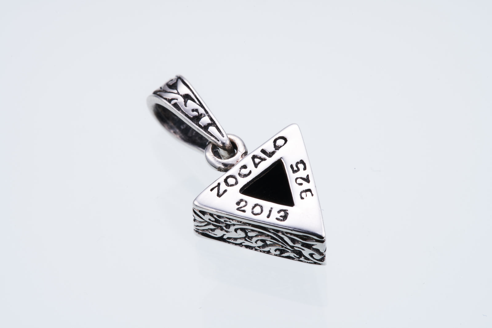 Jeweled Ivy Triangle Pendant : (Black CZ)｜Jeweled Ivy Triangle 