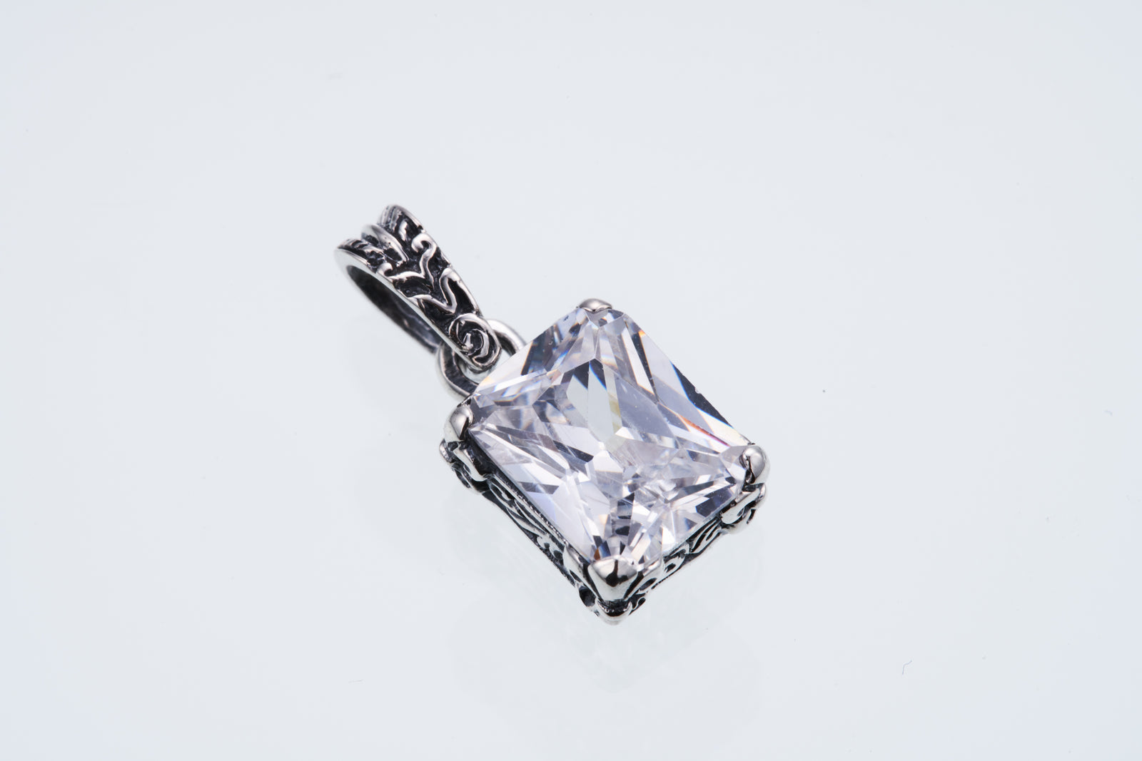 Edged Lily Charm : (White CZ)｜エッジ・リリー・チャーム