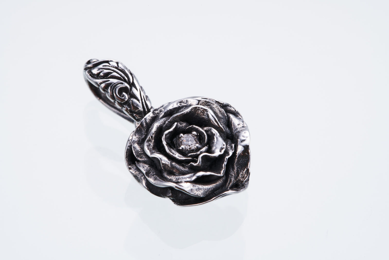 Elegant Rose Pendant : L (White Diamond)｜エレガントローズ・ペンダントトップ L（ホワイトダイアモンド） –  ZOCALO JAPAN OFFICIAL WEB SITE