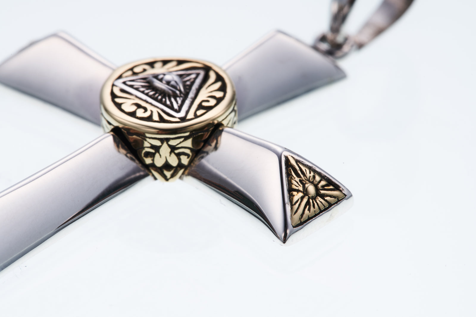 ZOCALO ソカロ｜Eye of Providence Cross (White CZ) : Necklace