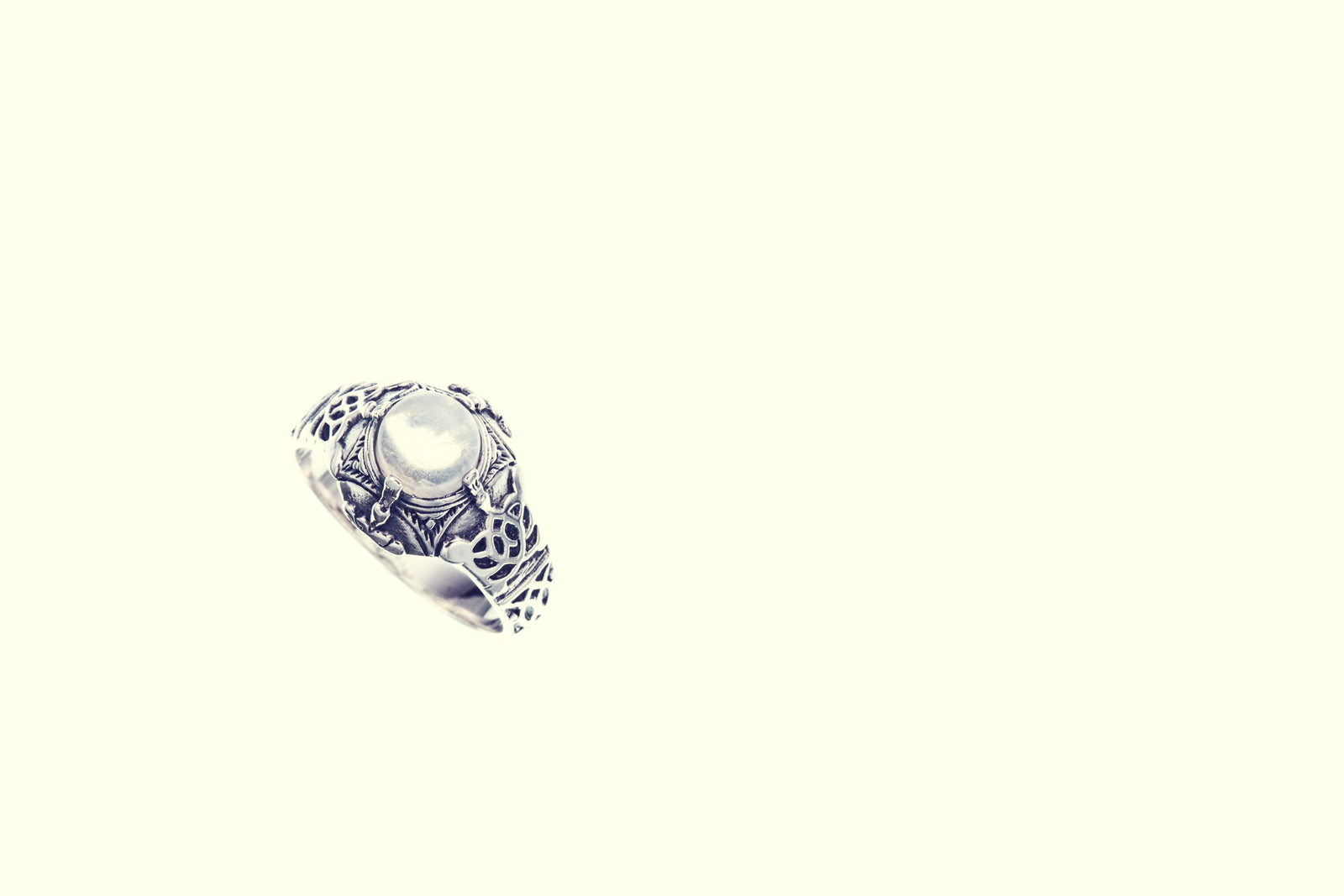Islamic Round Ring : S (Rainbow moonstone| And Islamic Round