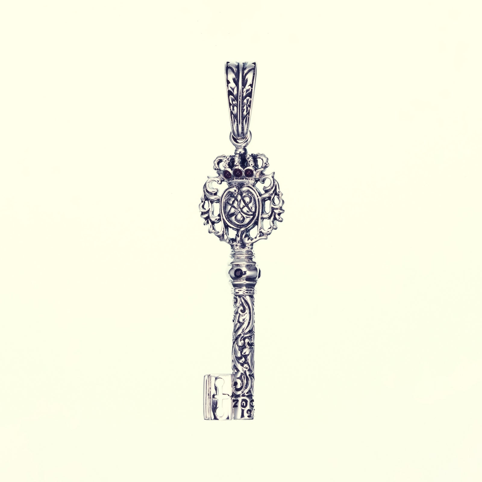 Antique Key : Type3 (Garnet & Sapphire)｜アンティーク・キーペンダント・タイプ３（ガーネット＆サファイア） –  ZOCALO JAPAN OFFICIAL WEB SITE