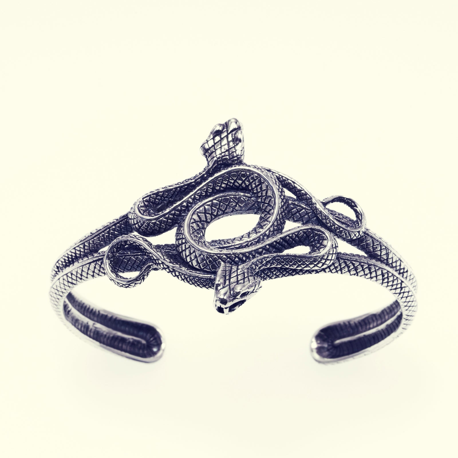 Double Snake Bangle｜ダブルスネーク・バングル – ZOCALO JAPAN OFFICIAL WEB SITE