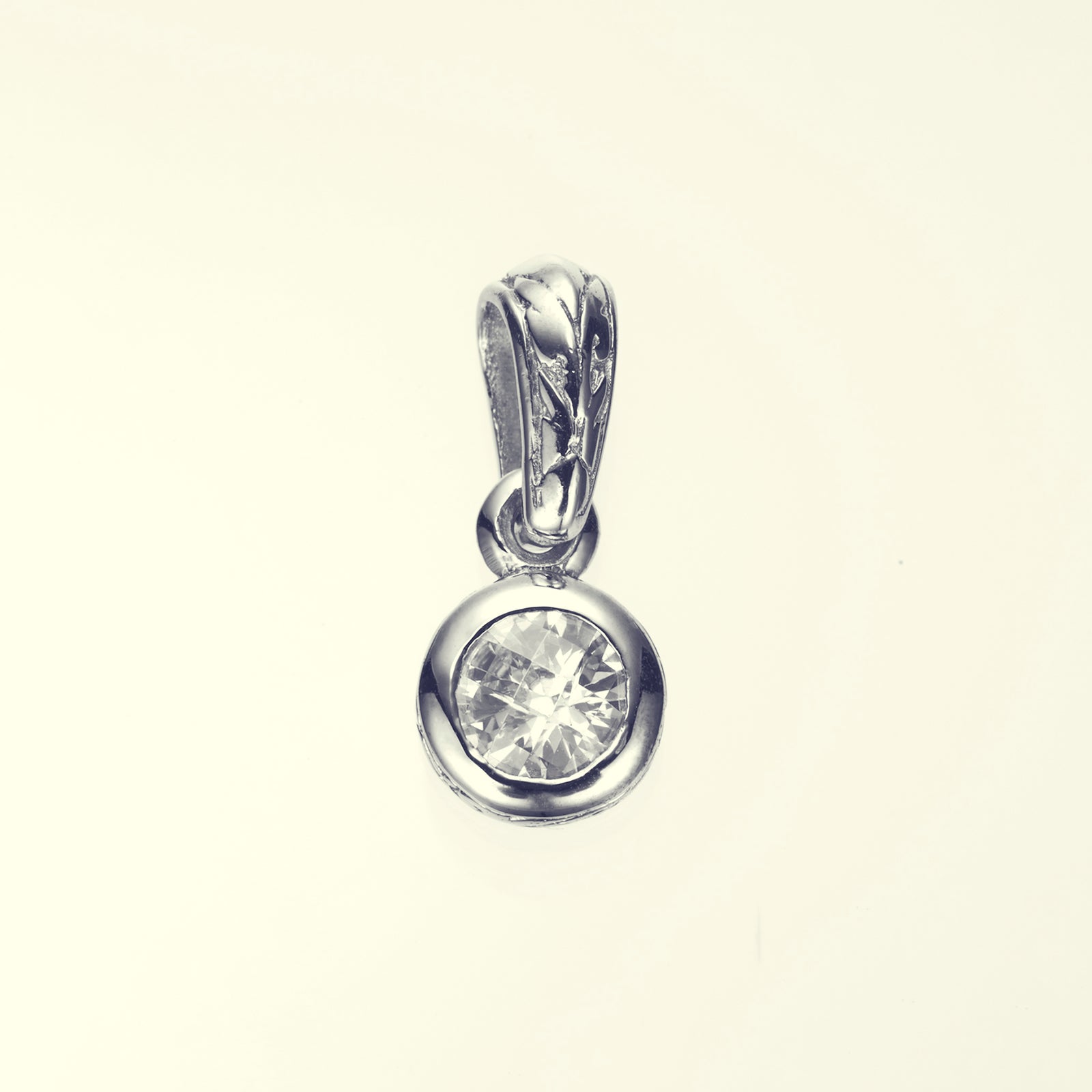 Jeweled Ivy Round Pendant : L (White CZ)｜ジュエルド