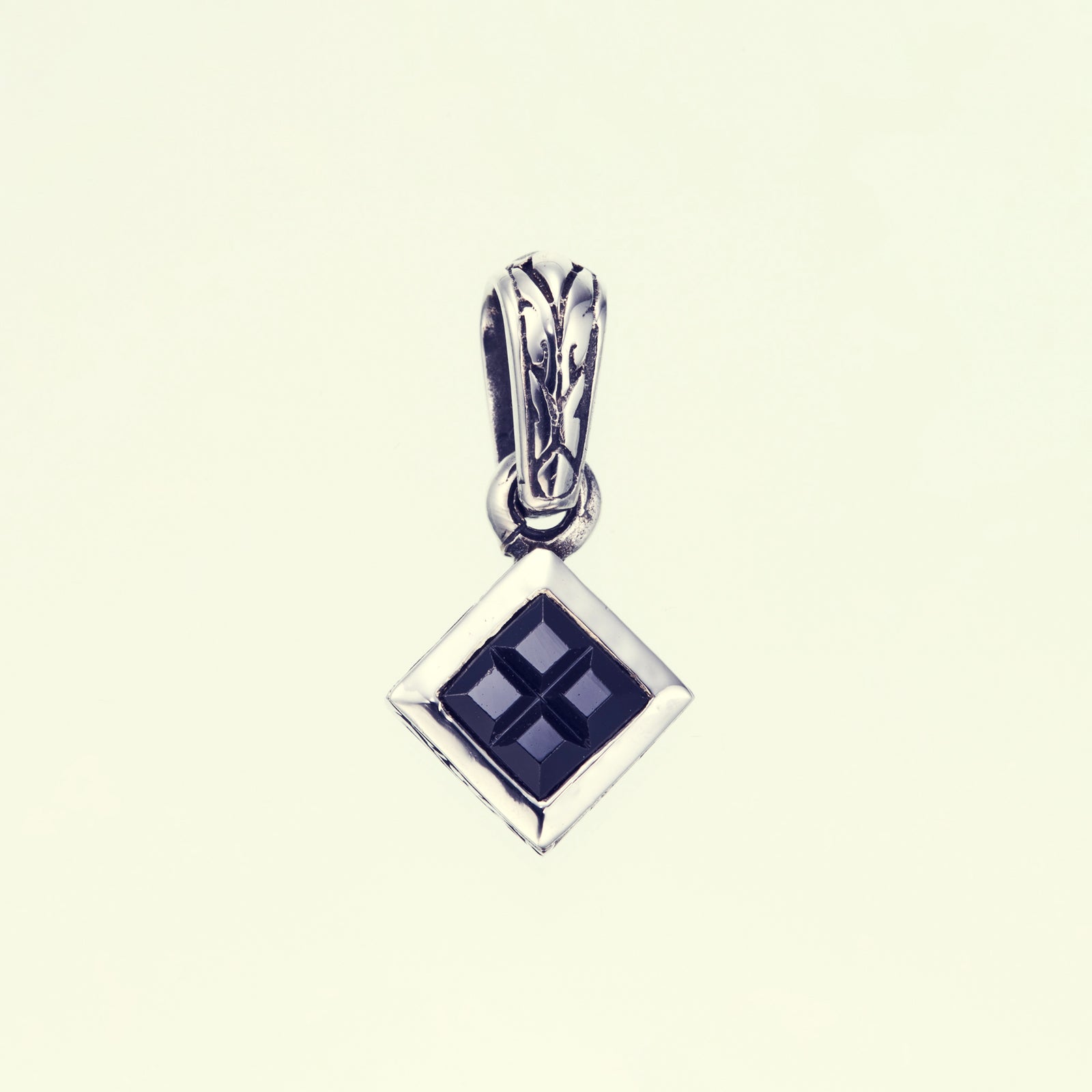 Jeweled Ivy Square Pendant : L (Black CZ)｜ジュエルド・アイビー