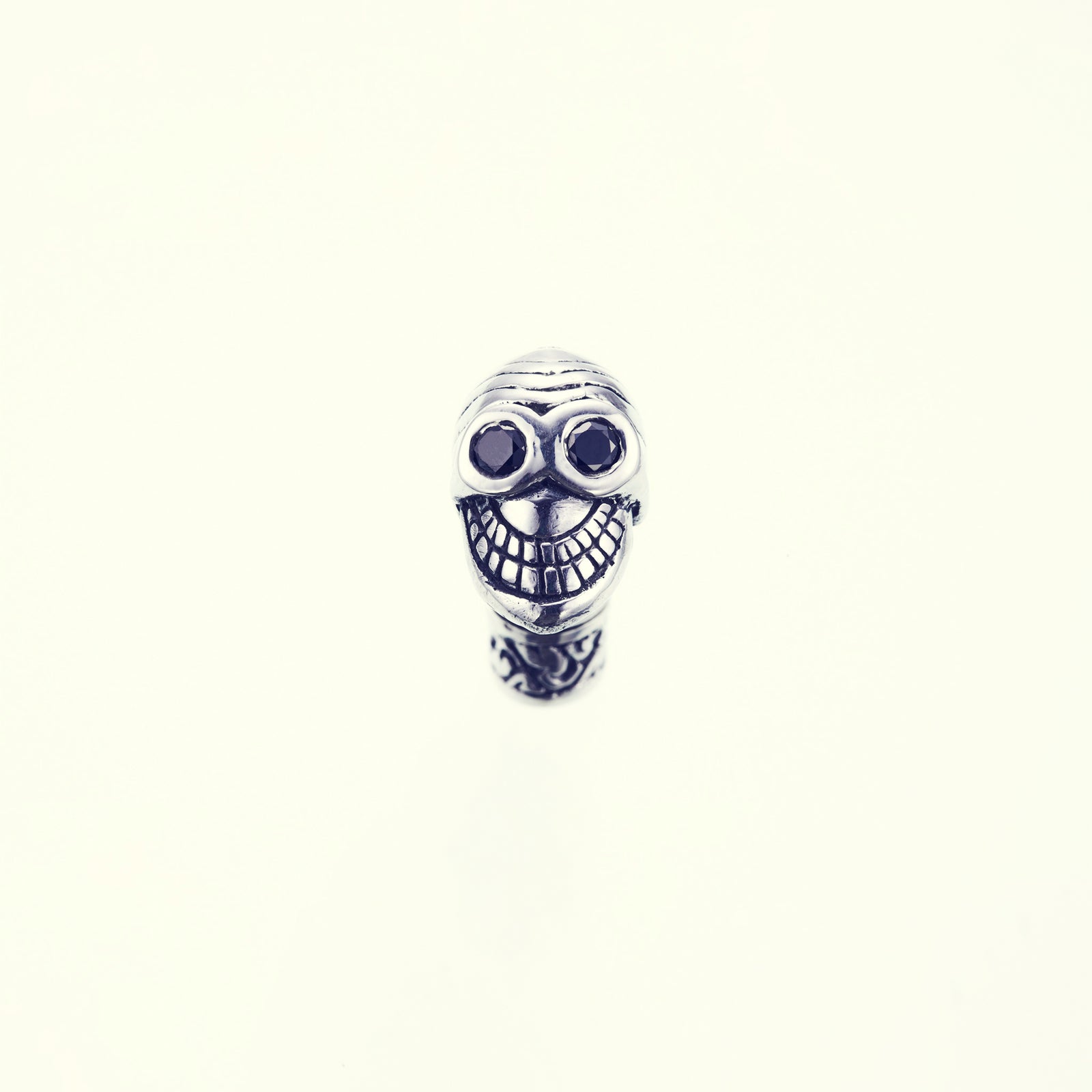 Jeweled Tibetan Smile Skull Stud : (BlacK CZ)｜ジュエルド