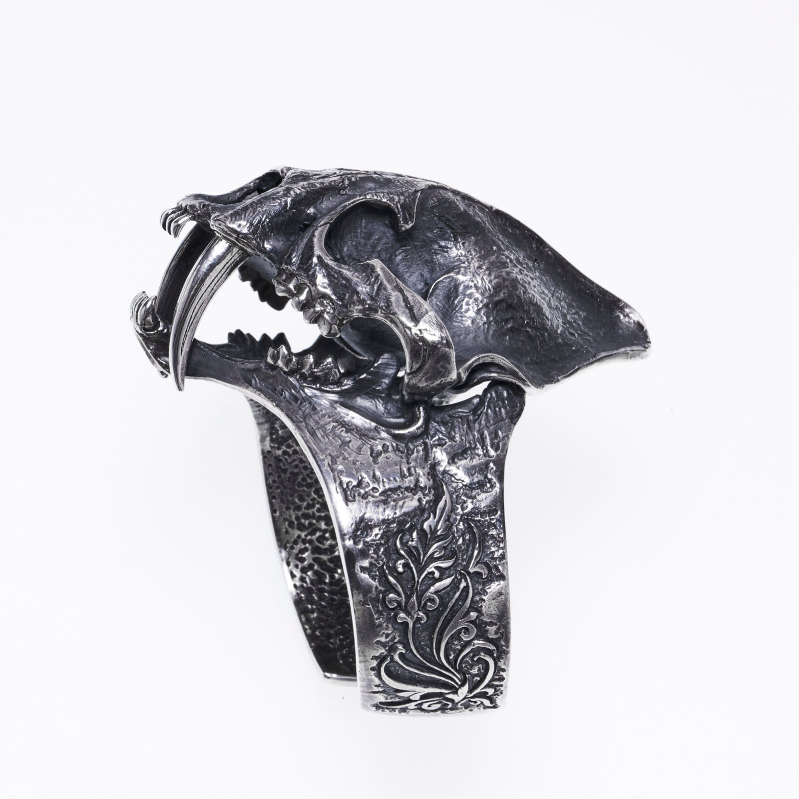 Saber Toothed Tiger Bangle｜サーベルタイガー・バングル – ZOCALO JAPAN OFFICIAL WEB SITE