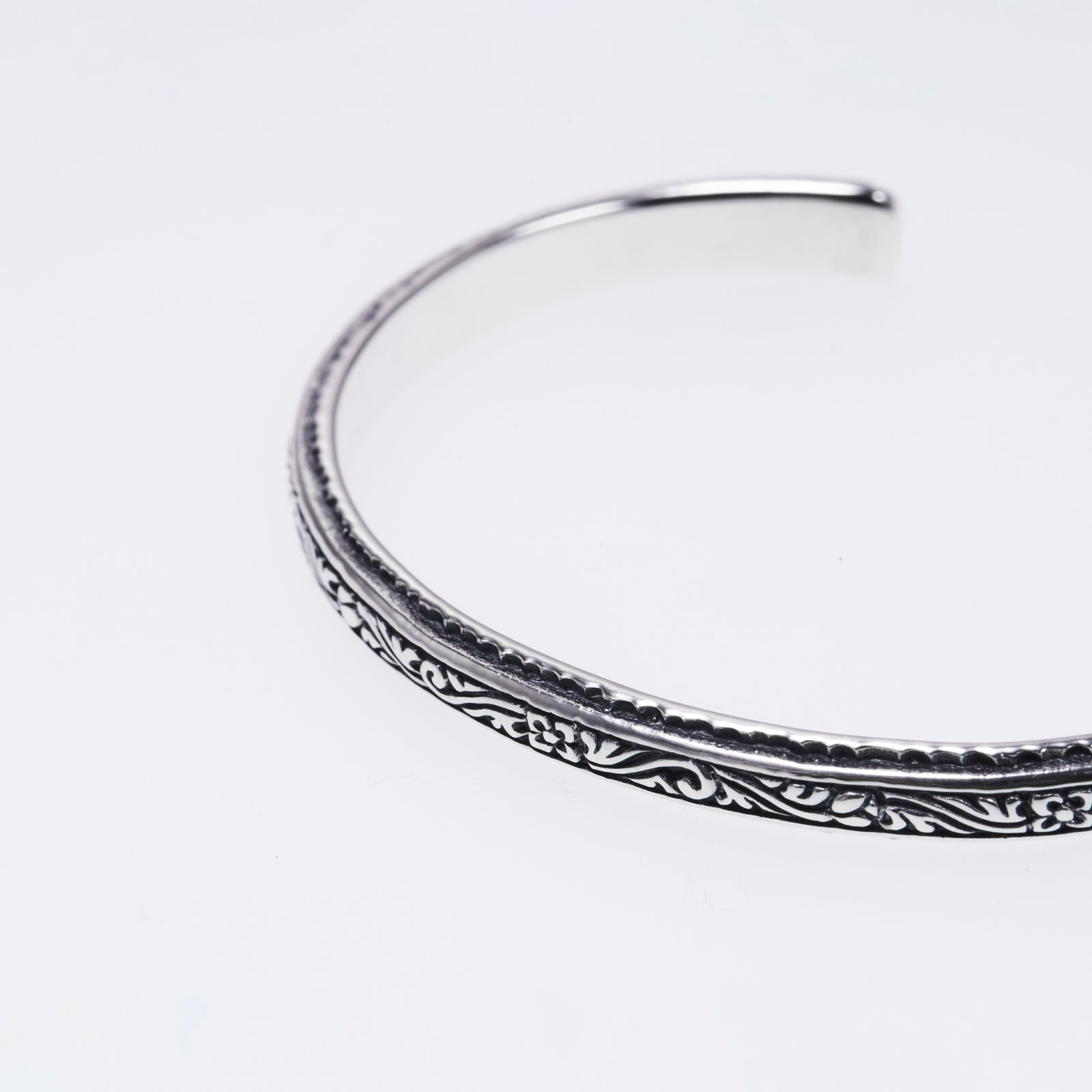 Narrow Ivy Bangle (S) (Antique Finish) – ZOCALO JAPAN