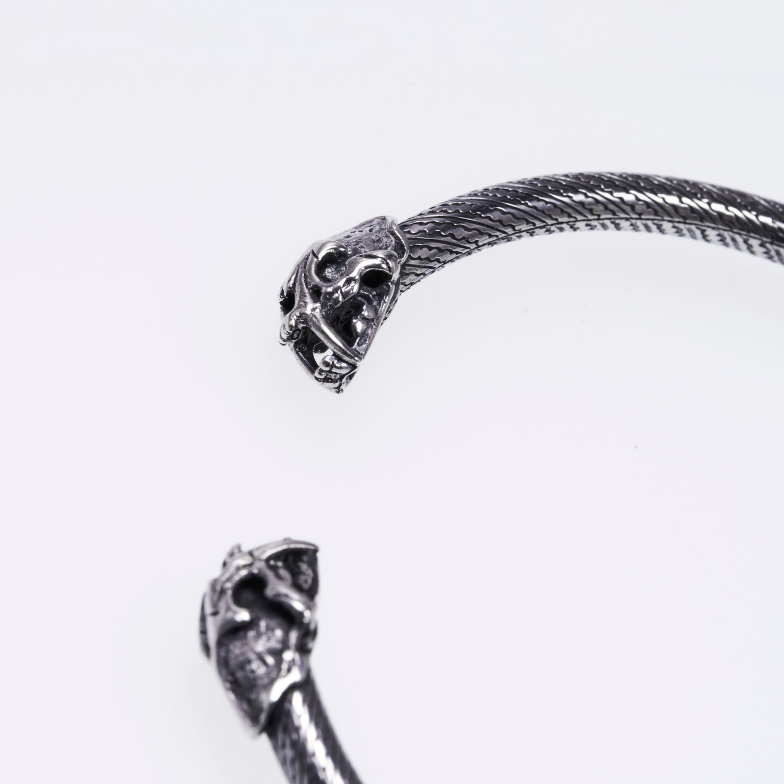 Saber Toothed Tiger Twist Bangle (S)｜サーベルタイガー・ツイスト