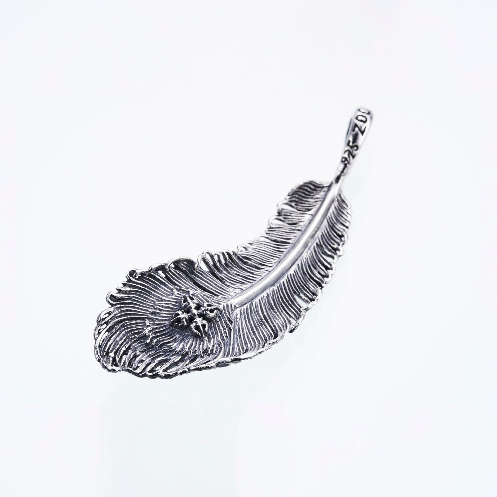 Phoenix Tail Feather Pendant : M (Black Star)｜フェニックス