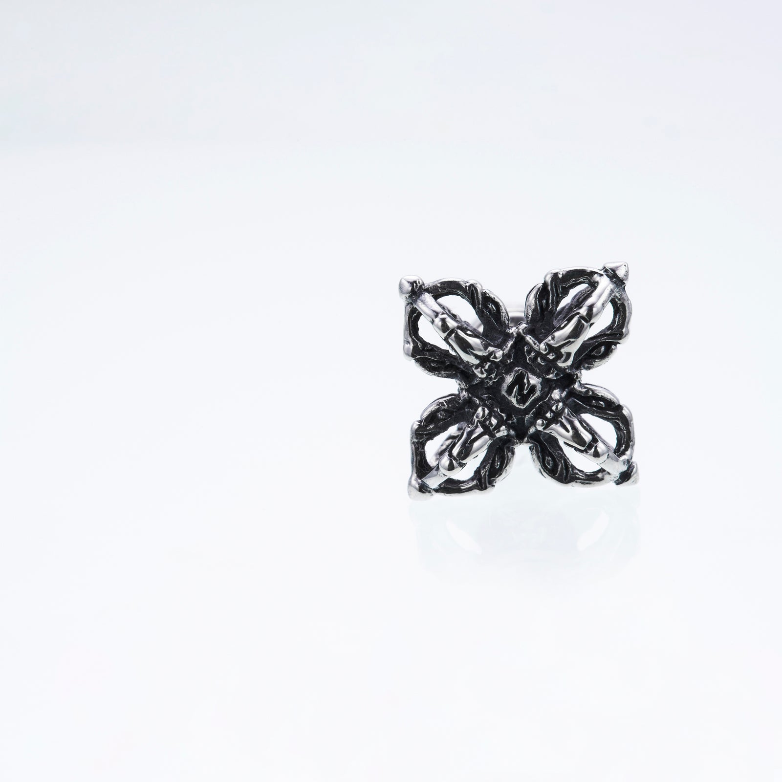 Double Dorje Stud｜ダブル・ドージェ・ピアス – ZOCALO JAPAN