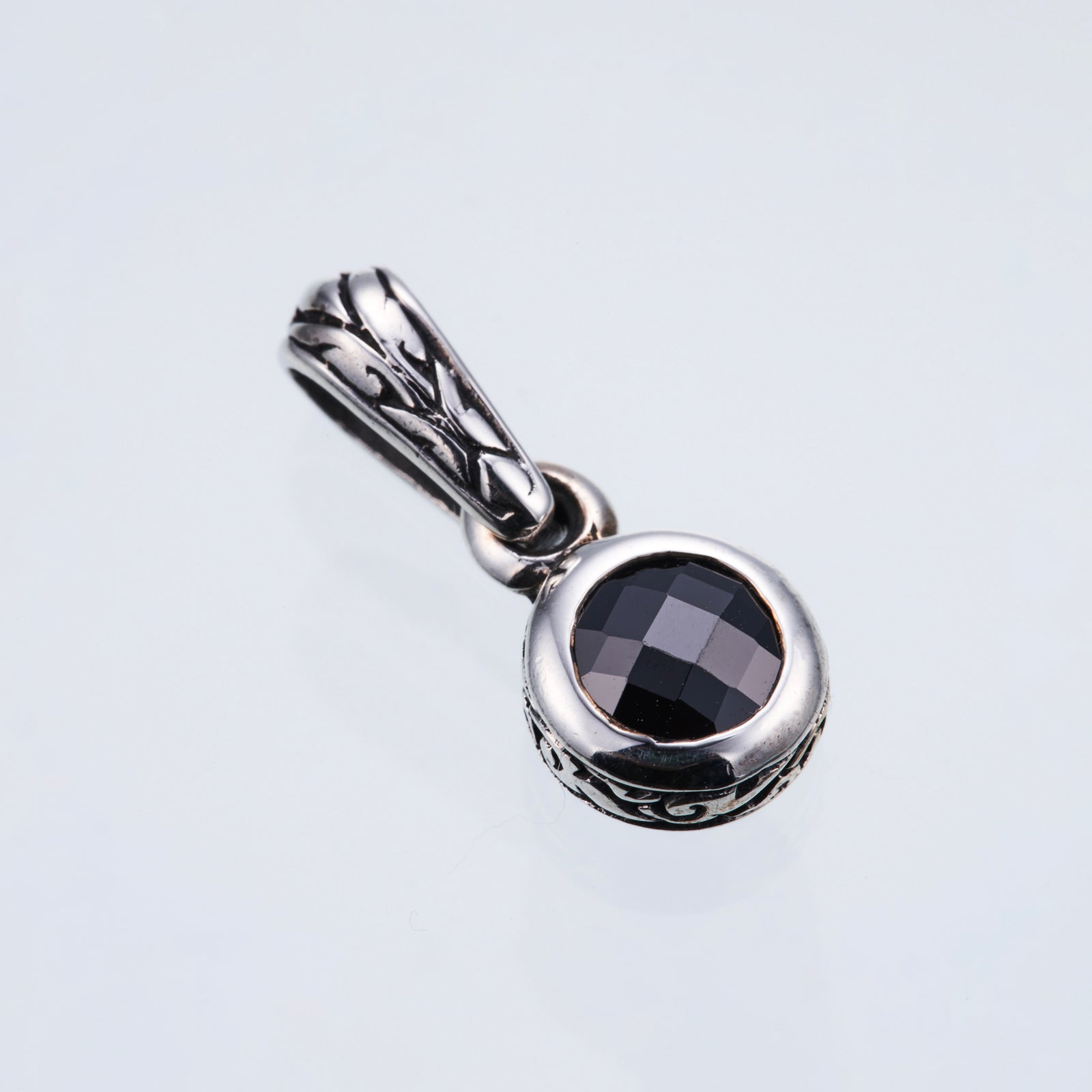 Jeweled Ivy Round Pendant : L (Black CZ)｜ジュエルド・アイビー 
