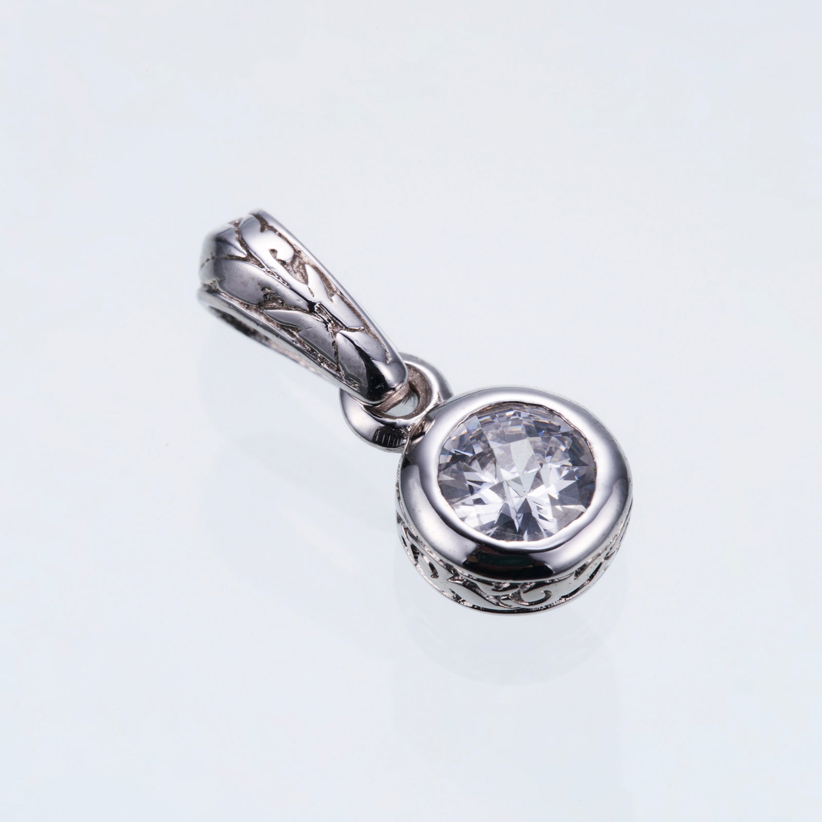 Jeweled Ivy Round Pendant : L (White CZ)｜ジュエルド・アイビー 