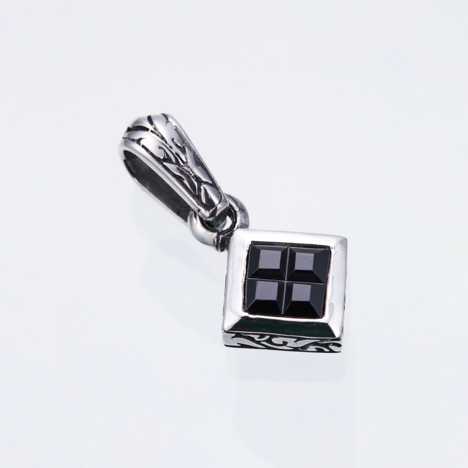 【2025年】エレガントファッションを上品に着 Pendant Square Ivy Jeweled : CZ)｜ジュエルド (Black L アクセサリー