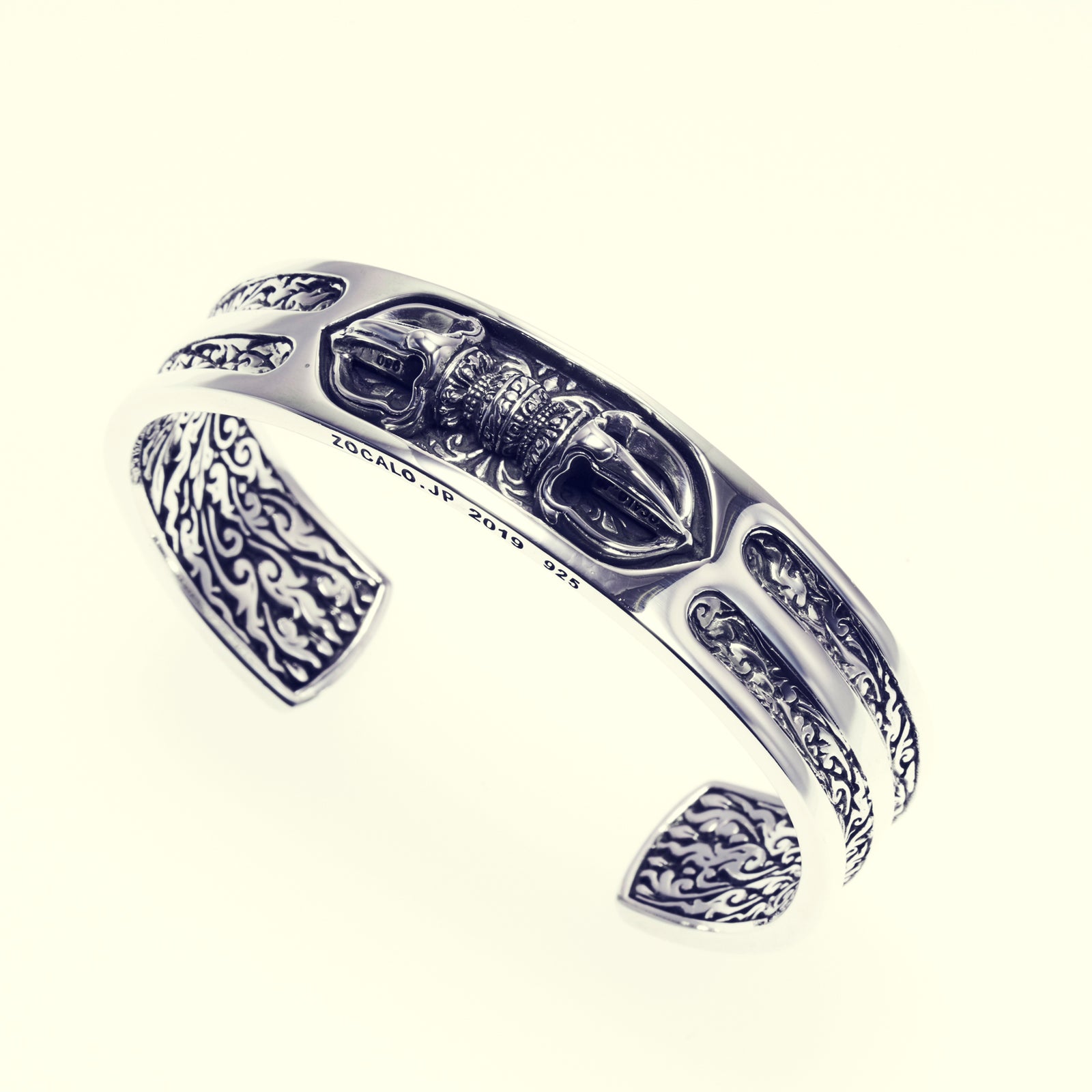 crown_dorje_bangle_02_y_1600x.