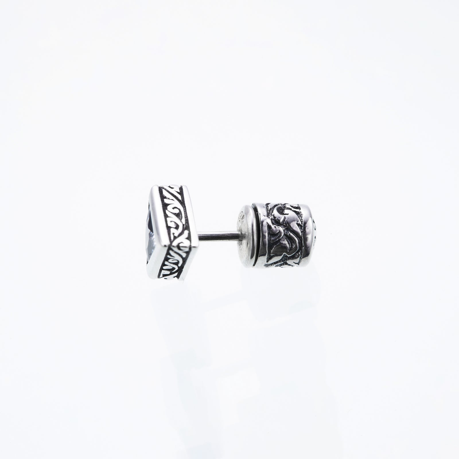 Jeweled Ivy Triangle Stud : White CZ｜ZOCALO（ソカロ）JAPAN