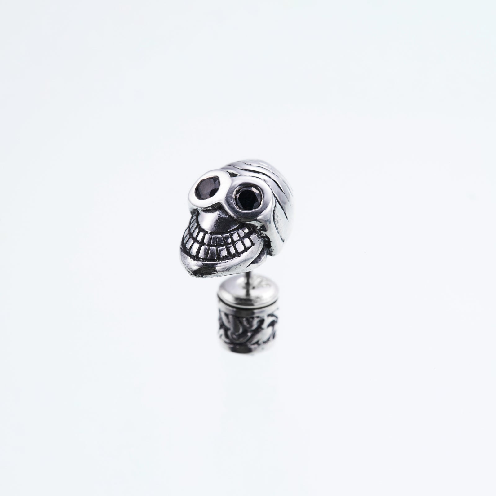 Jeweled Tibetan Smile Skull Stud : (BlacK CZ)｜ジュエルド