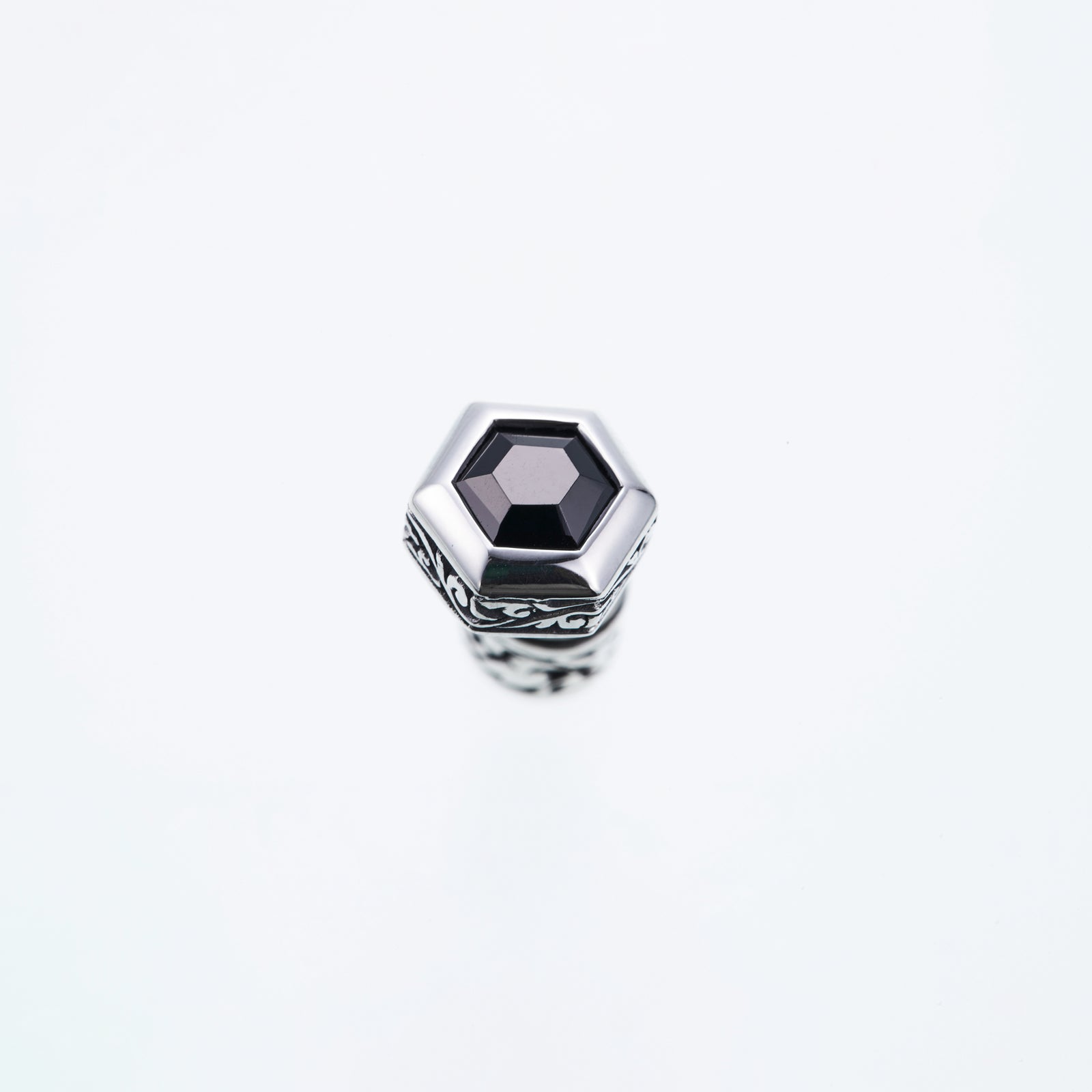 Jeweled Ivy Hexagon Stud : (Black CZ)｜ジュエルド・アイビー