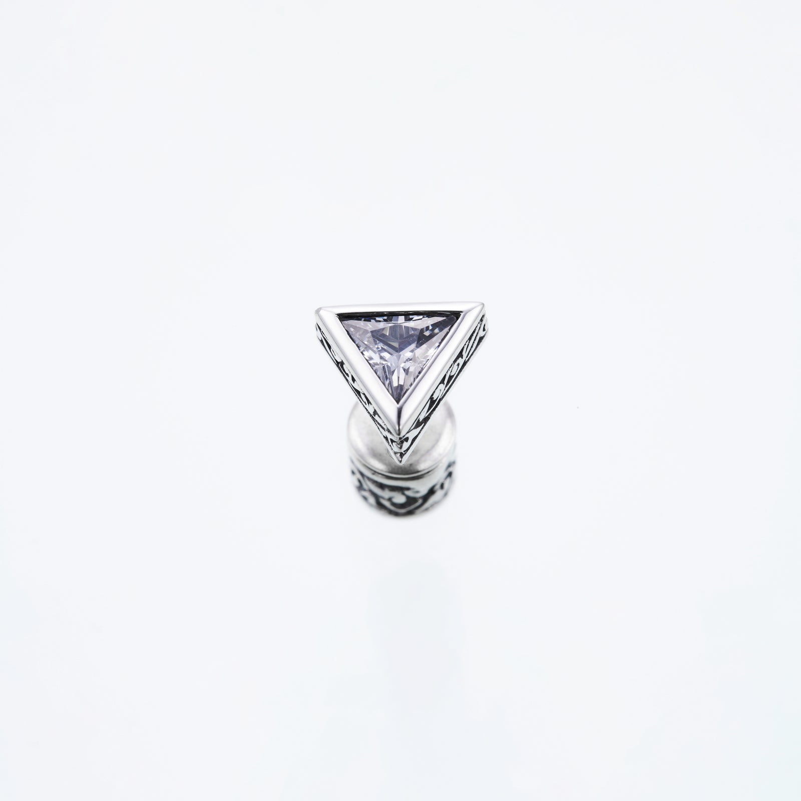 Jeweled Ivy Triangle Stud : White CZ｜ZOCALO（ソカロ）JAPAN