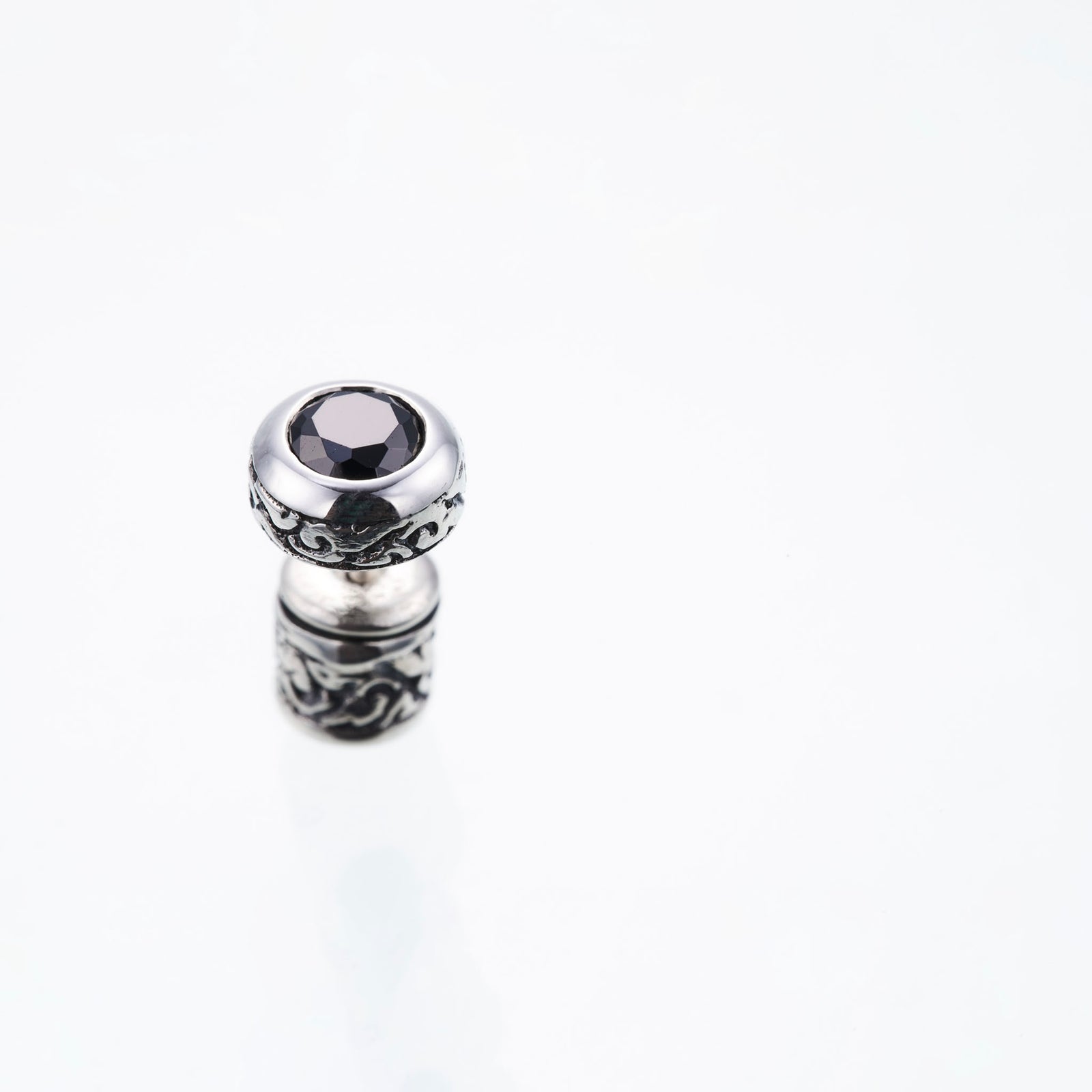 Jeweled Ivy Round Stud : M (Black CZ)｜ジュエルド・アイビー・ラウンド・ピアス M (ブラックCZ)｜ –  ZOCALO JAPAN OFFICIAL WEB SITE